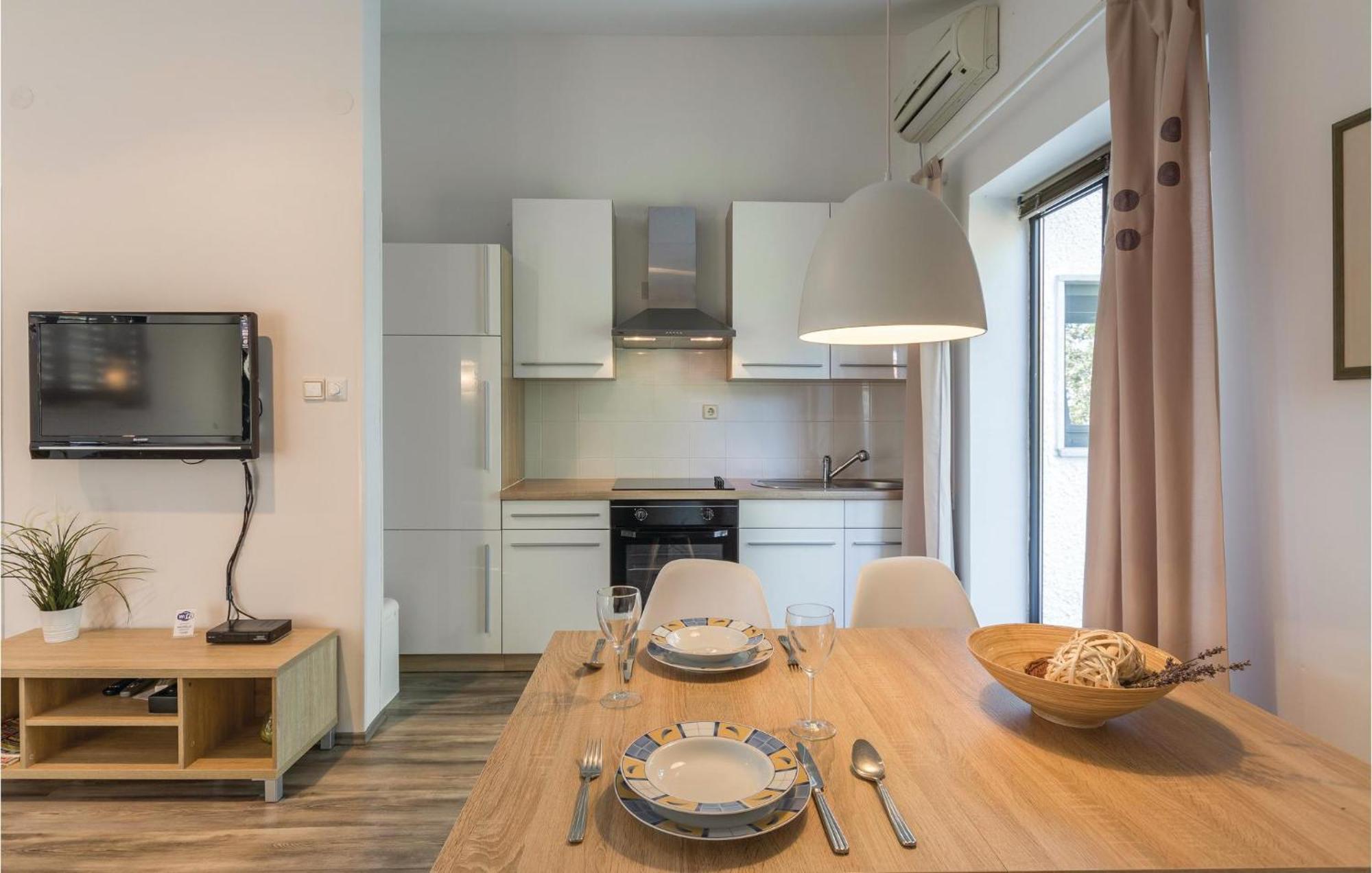Apartment Stunning Apartment In Pula With House Sea View Pula