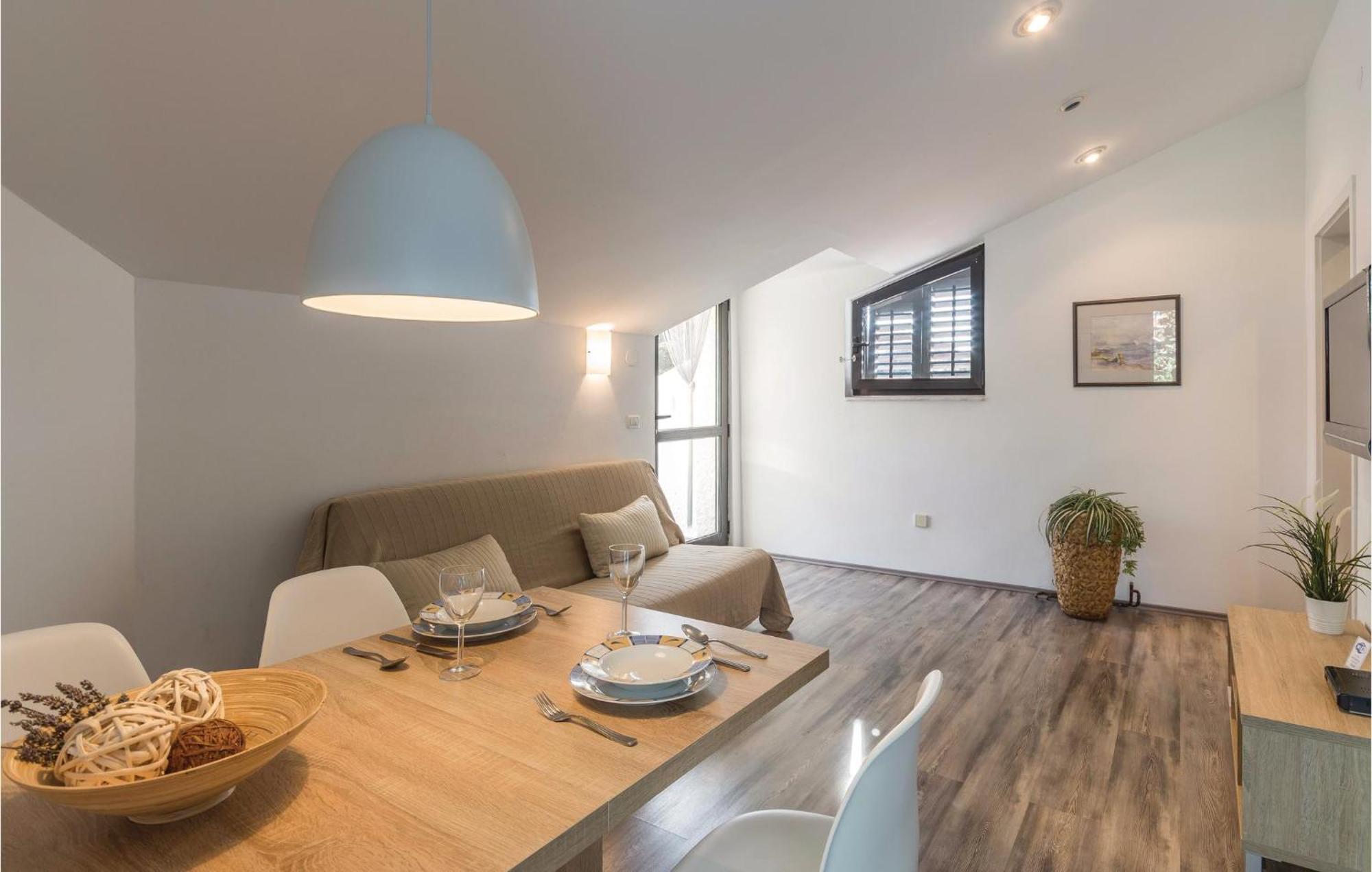 Stunning Apartment In Pula With House Sea View Pula